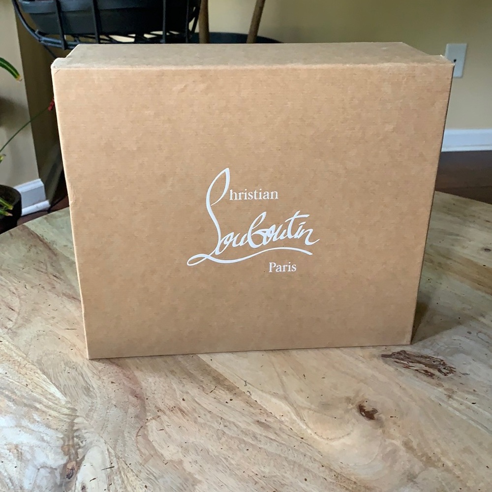 CHRISTIAN LOUBOUTIN Shoebox w/Silk paper - Booty size